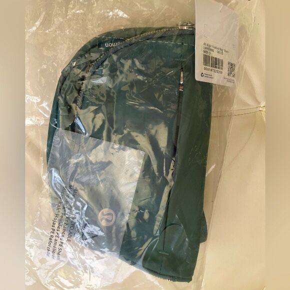 LULULEMON ALL NIGHT FESTIVAL BAG MEDIUM FORREST GREEN 2L micro bag NWT Perfect - Picture 3 of 7